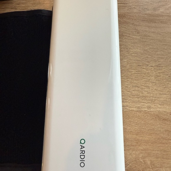 QARDIO A100 Smart Blood Pressure Monitor - Picture 10 of 11